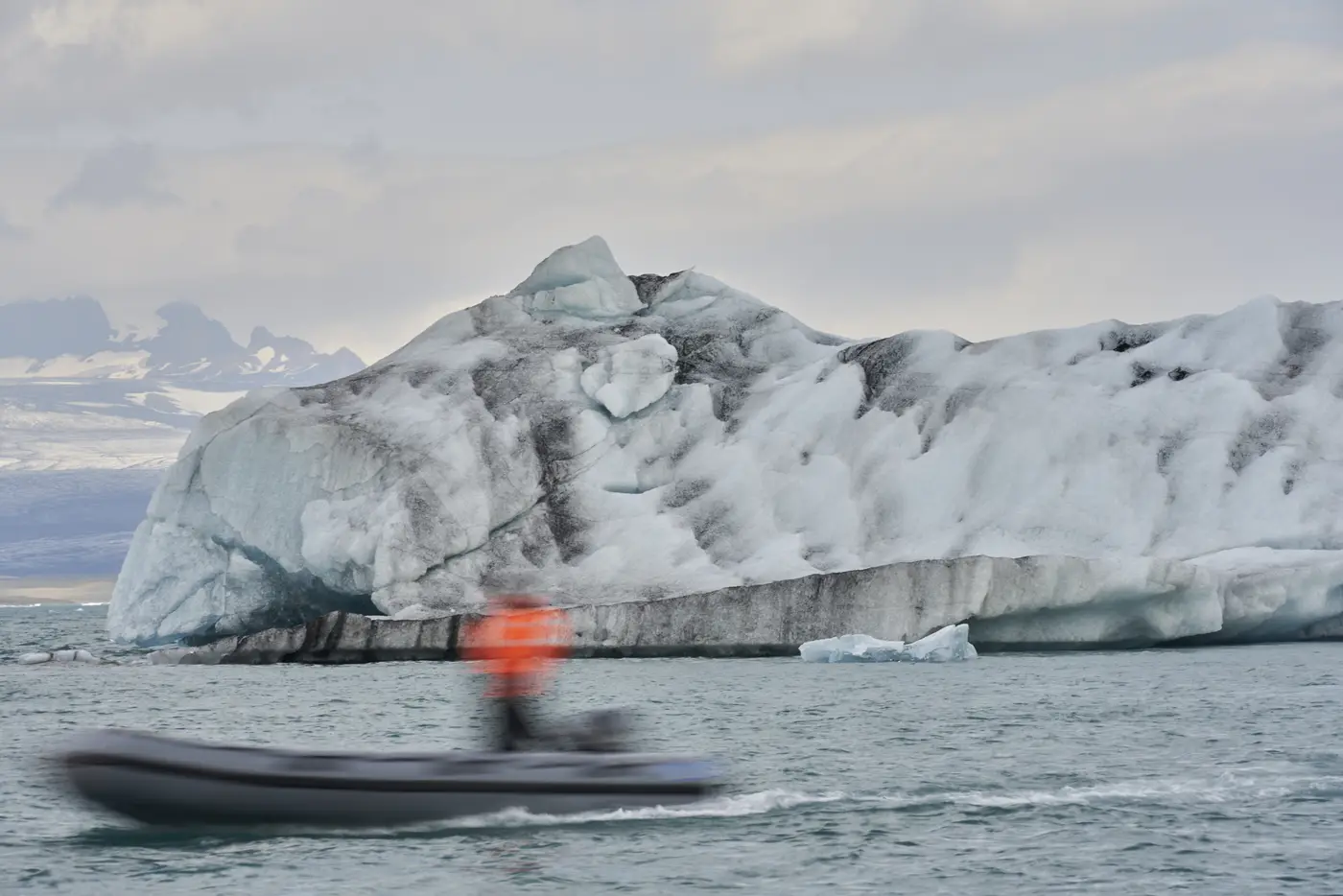 Ice on the glacial lagoon