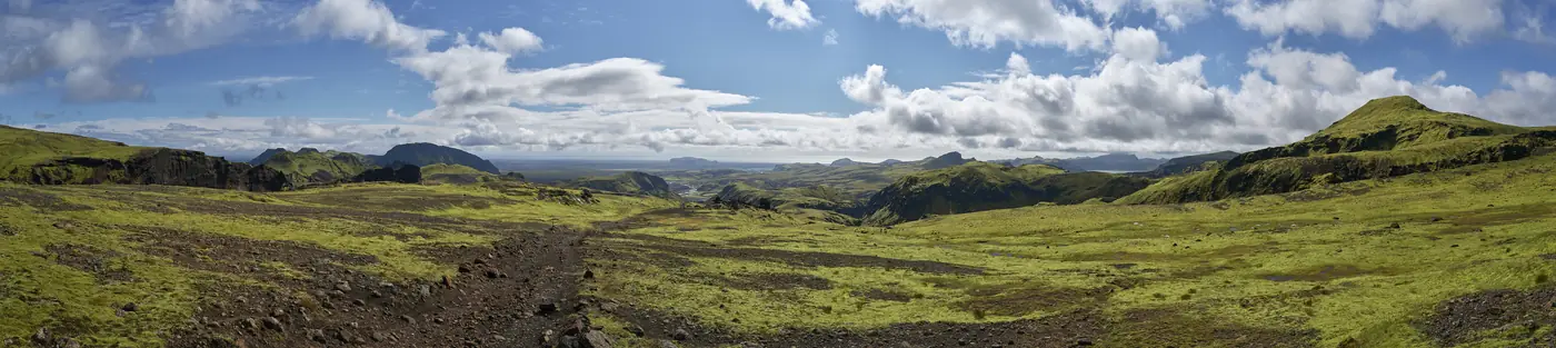 Ein Panorama der grünen Hochländer